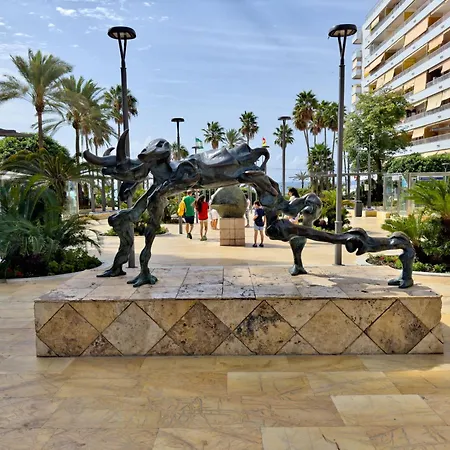 דירה Boho Chic Apt, Frontline Sea & Paseo Views מארבלה