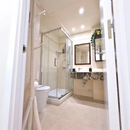 Boho Chic Apt, Frontline Sea & Paseo Views דירה *