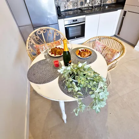 דירה Boho Chic Apt, Frontline Sea & Paseo Views *