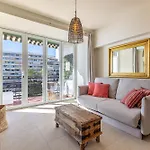 Boho Chic Apt, Frontline Sea & Paseo Views Apartment *