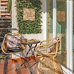 아파트 Boho Chic Apt, Frontline Sea & Paseo Views *