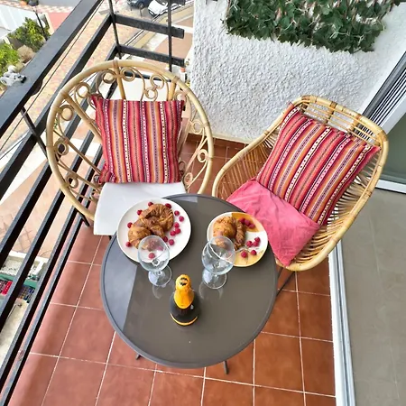 Boho Chic Apt, Frontline Sea & Paseo Views * Marbella