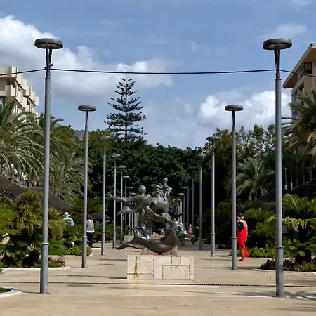 Boho Chic Apt, Frontline Sea & Paseo Views شقة