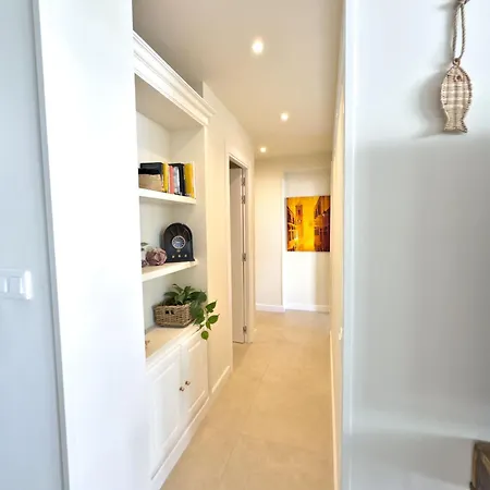 Boho Chic Apt, Frontline Sea & Paseo Views *