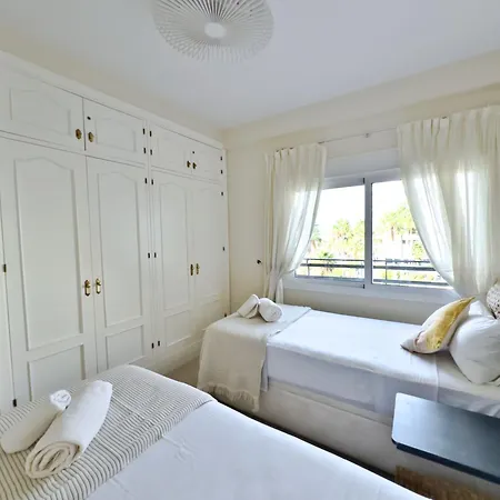 Boho Chic Apt, Frontline Sea & Paseo Views