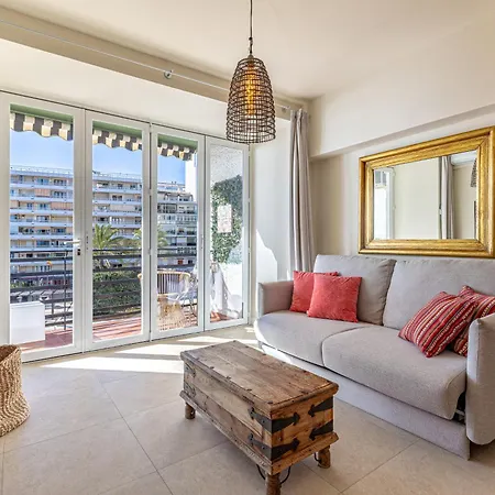 Boho Chic Apt, Frontline Sea & Paseo Views Apartamento *