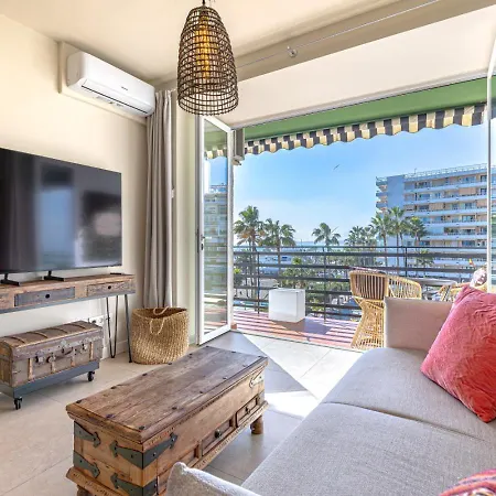 Boho Chic Apt, Frontline Sea & Paseo Views Apartament *