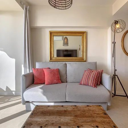 Boho Chic Apt, Frontline Sea & Paseo Views Apartament Marbella