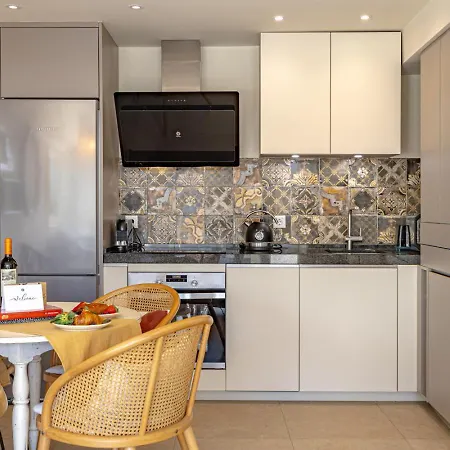 Boho Chic Apt, Frontline Sea & Paseo Views *