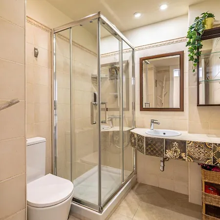Boho Chic Apt, Frontline Sea & Paseo Views Marbella