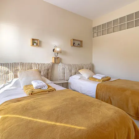 Boho Chic Apt, Frontline Sea & Paseo Views
