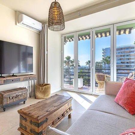 Apartament Boho Chic Apt, Frontline Sea & Paseo Views