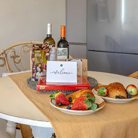 Boho Chic Apt, Frontline Sea & Paseo Views Marbella