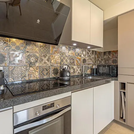 Boho Chic Apt, Frontline Sea & Paseo Views * Marbella