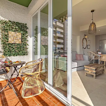 Boho Chic Apt, Frontline Sea & Paseo Views