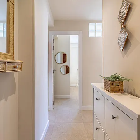 Boho Chic Apt, Frontline Sea & Paseo Views *