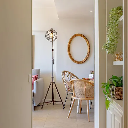 Boho Chic Apt, Frontline Sea & Paseo Views Marbella