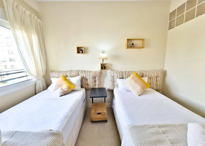 Boho Chic Apt, Frontline Sea & Paseo Views