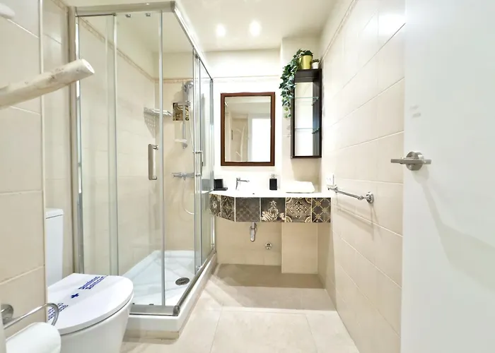 Apartment Boho Chic Apt, Frontline Sea & Paseo Views *