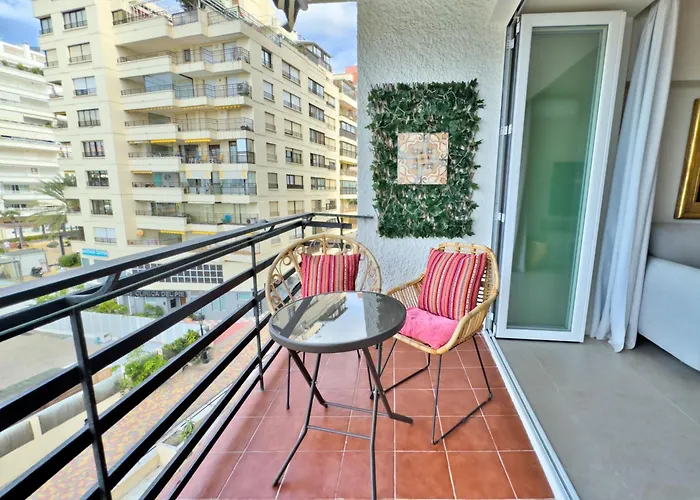 Boho Chic Apt, Frontline Sea & Paseo Views 公寓 马尔韦利亚