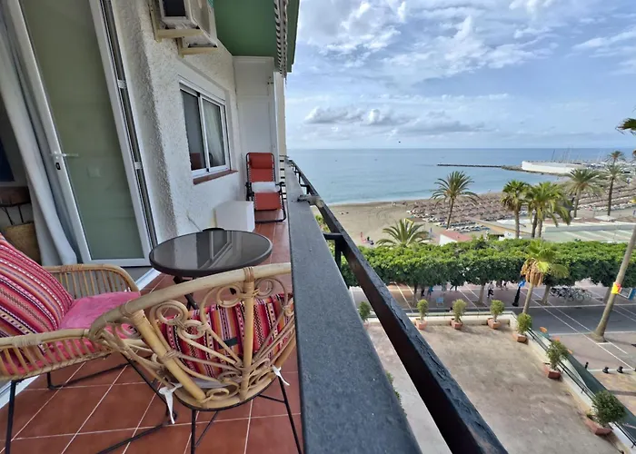 Boho Chic Apt, Frontline Sea & Paseo Views
