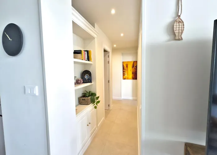 Boho Chic Apt, Frontline Sea & Paseo Views *