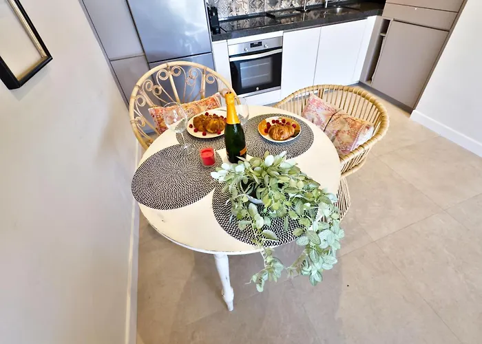 Apartment Boho Chic Apt, Frontline Sea & Paseo Views *