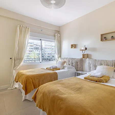 Boho Chic Apt, Frontline Sea & Paseo Views 公寓 *
