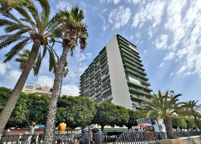 Boho Chic Apt, Frontline Sea & Paseo Views *