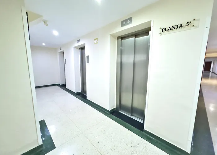 Boho Chic Apt, Frontline Sea & Paseo Views *