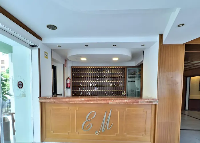 Boho Chic Apt, Frontline Sea & Paseo Views Marbella